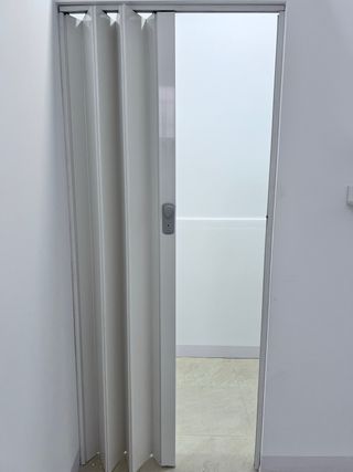 Puerta Plegable Acordeón Blanca