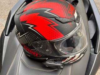 Casco Shoei NXR Negro y Rojo