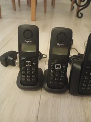 Trío de teléfonos Gigaset negros