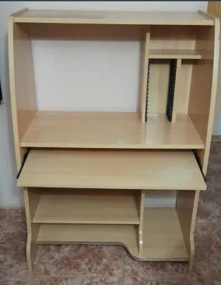 Escritorio ordenador madera y plástico