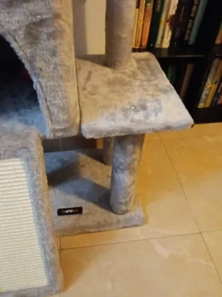 Rascador para gatos nuevo.