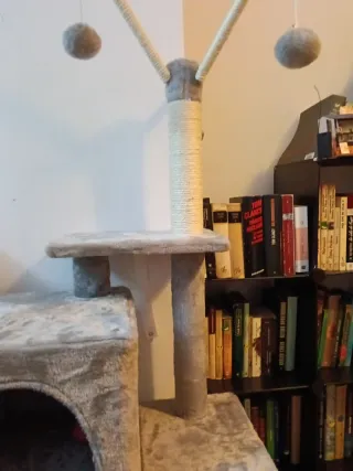 Rascador para gatos nuevo.