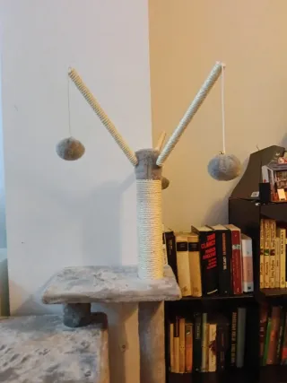 Rascador para gatos nuevo.