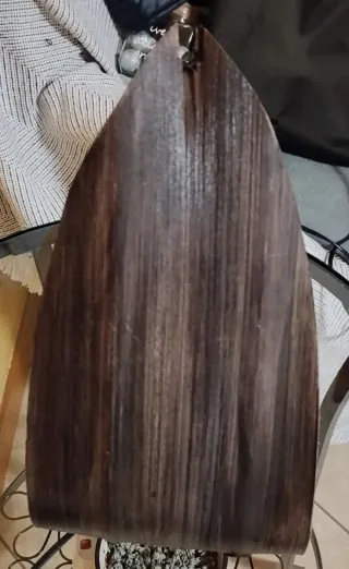 Lampada lavorata a mano  in materiale naturale