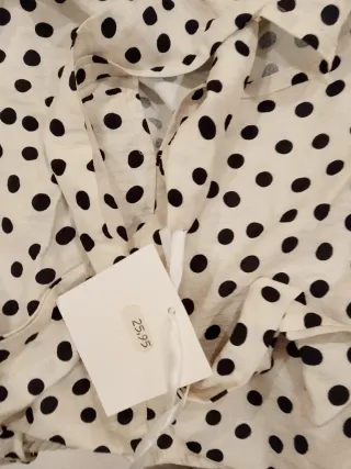 Blusa beige lunares negros