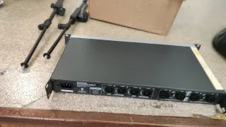 Behringer EPQ304 Europower Amplificador
