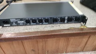 Behringer EPQ304 Europower Amplificador