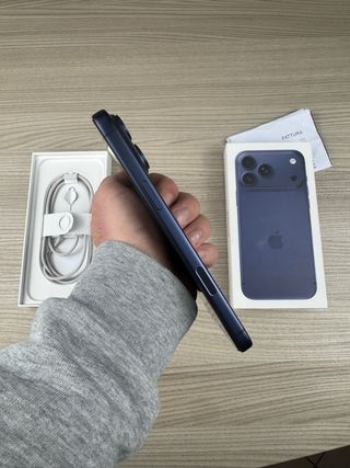 iPhone 17 Pro Max Blu Navy