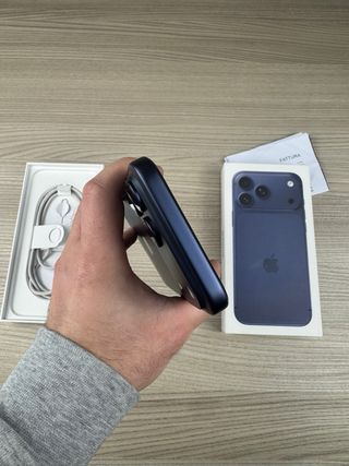 iPhone 17 Pro Max Blu Navy