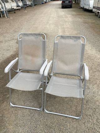 2 Sillas Reclinables Beige y Plata