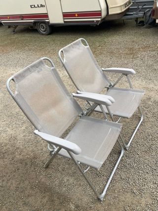 2 Sillas Reclinables Beige y Plata