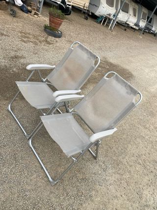 2 Sillas Reclinables Beige y Plata
