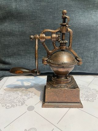 Molinillo de bronce Denix