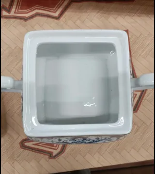 Centrotavola in porcellana decorato