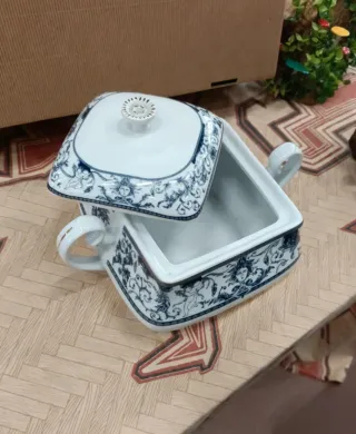 Centrotavola in porcellana decorato