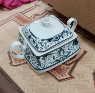 Centrotavola in porcellana decorato