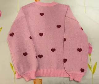 Jersey rosa oversize con corazones