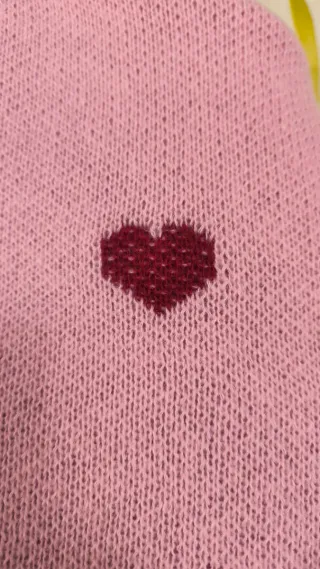 Jersey rosa oversize con corazones