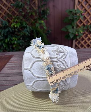 Corona de flores preservadas