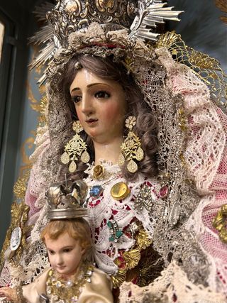 Virgen tallada antigua. Mascarilla Duque Cornejo.
