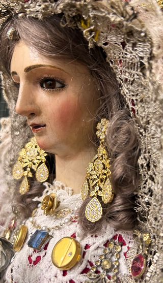 Virgen tallada antigua. Mascarilla Duque Cornejo.