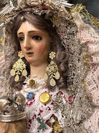 Virgen tallada antigua. Mascarilla Duque Cornejo.