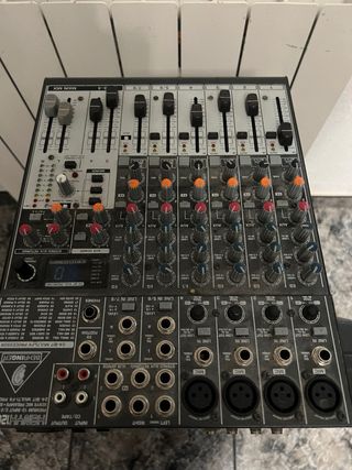 Pareja Altavoces JBL + Mezcladora Behringer