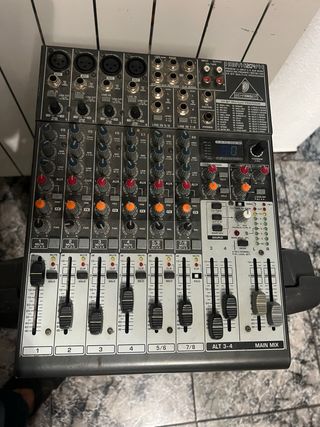 Pareja Altavoces JBL + Mezcladora Behringer