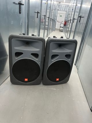 Pareja Altavoces JBL + Mezcladora Behringer