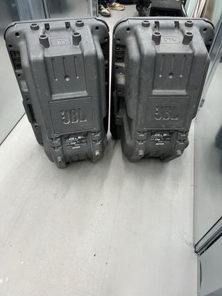 Pareja Altavoces JBL + Mezcladora Behringer