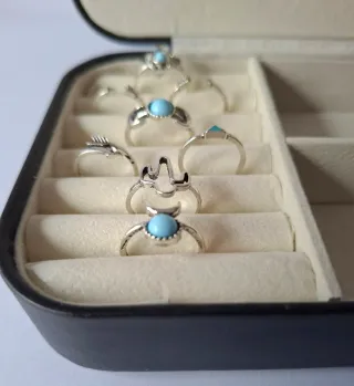 Colección Oasis: 8 Anillos Estilo Boho + Joyero