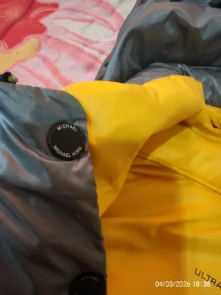 Abrigo Michael Kors Plumas Ligero XL Gris Amarillo