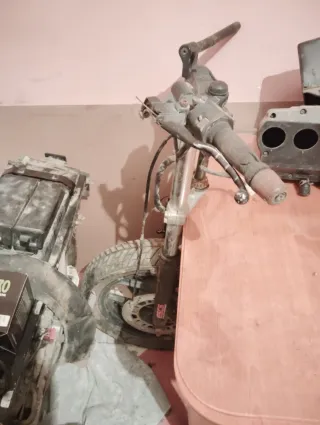 Rueda delantera y amortiguadores moto