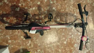 Bicicleta infantil rosa y blanca