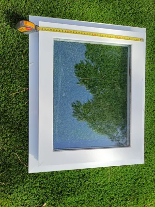 Ventana fija de aluminio