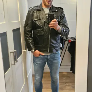 Chaqueta de cuero negra sin estrenar