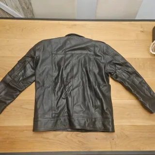 Chaqueta de cuero negra sin estrenar