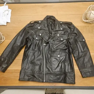 Chaqueta de cuero negra sin estrenar