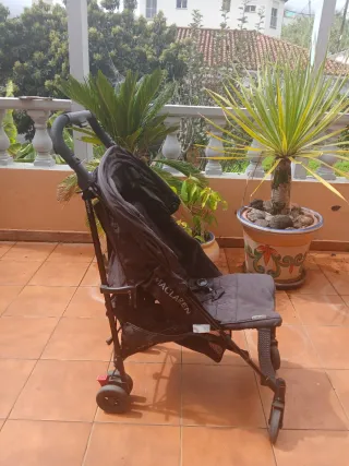 Carrito de bebé Maclaren negro