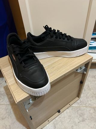 Zapatillas Puma Negras y Blancas - SOLO UN USO