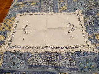 Centrino bianco con pizzo