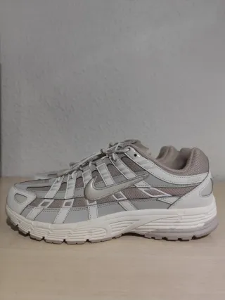 Nike P-6000 Talla 46 Plata y Blanco