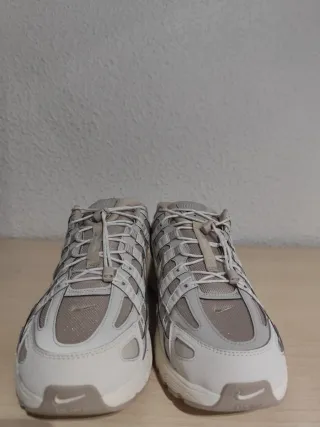 Nike P-6000 Talla 46 Plata y Blanco