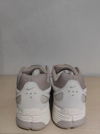 Nike P-6000 Talla 46 Plata y Blanco