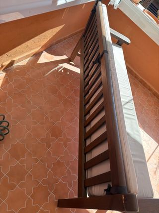 Banco de madera exterior tapizado