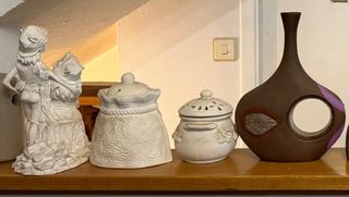Figuras y jarrones de cerámica