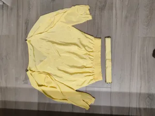 Blusa amarilla orna farho con pedrería y cinturón