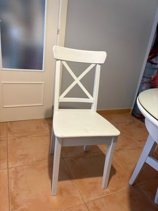 Mesa de comedor redonda de madera sin cristal