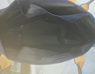 Color azul oscuro. Le Pliage tamaño L hombros.