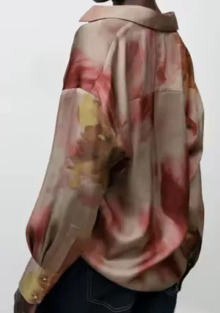 Blusa de satén con estampado agua